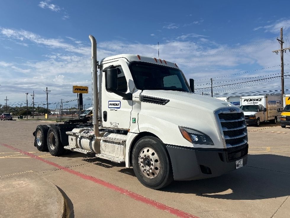 Day Cab Tractor-Heavy Duty Tractors-Freightliner-2024-T12664ST-Odessa-TX-86,696\n\t\tmiles-$ 120,000 - Image 1