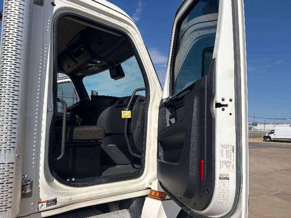 Day Cab Tractor-Heavy Duty Tractors-Freightliner-2024-T12664ST-Odessa-TX-86,696\n\t\tmiles-$ 120,000 - Image 12