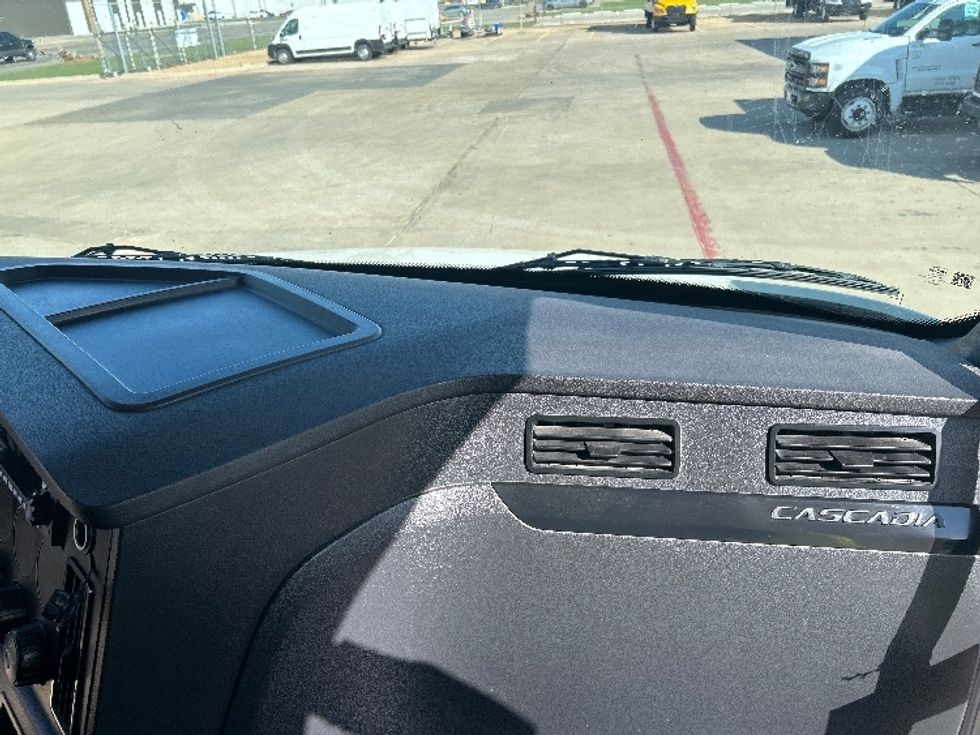 Day Cab Tractor-Heavy Duty Tractors-Freightliner-2024-T12664ST-Odessa-TX-86,696\n\t\tmiles-$ 120,000 - Image 13
