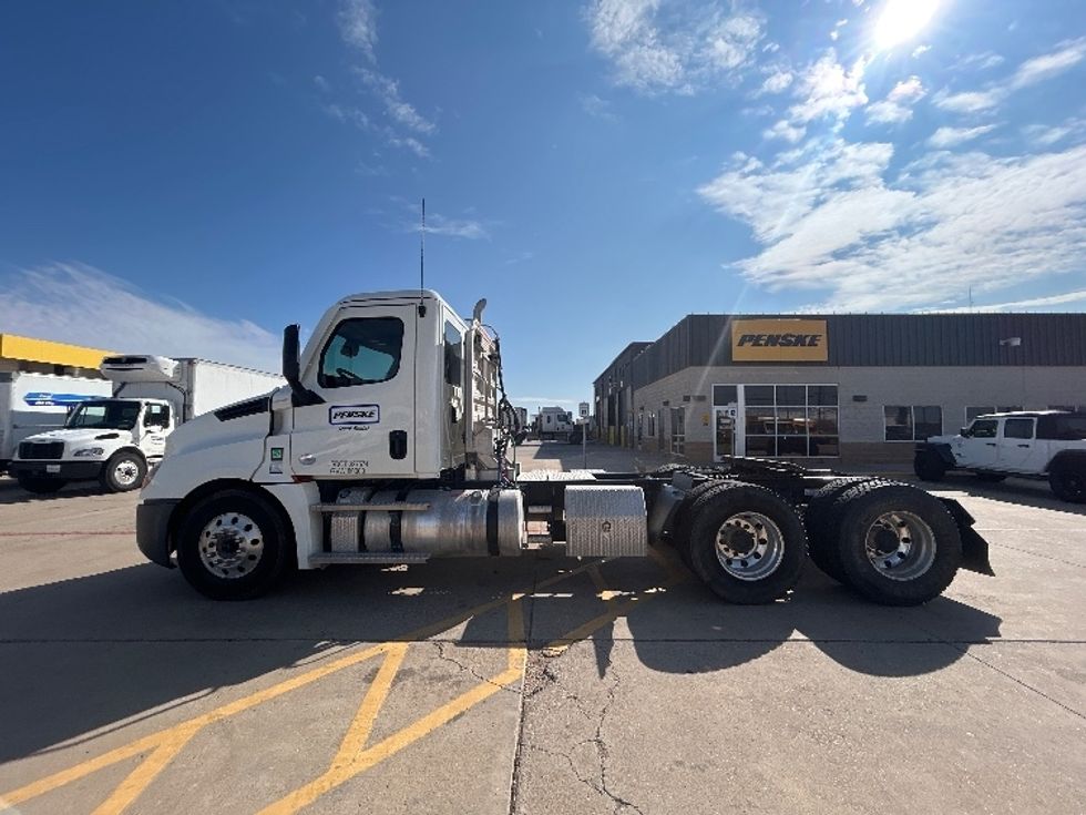 Day Cab Tractor-Heavy Duty Tractors-Freightliner-2024-T12664ST-Odessa-TX-86,696\n\t\tmiles-$ 120,000 - Image 4