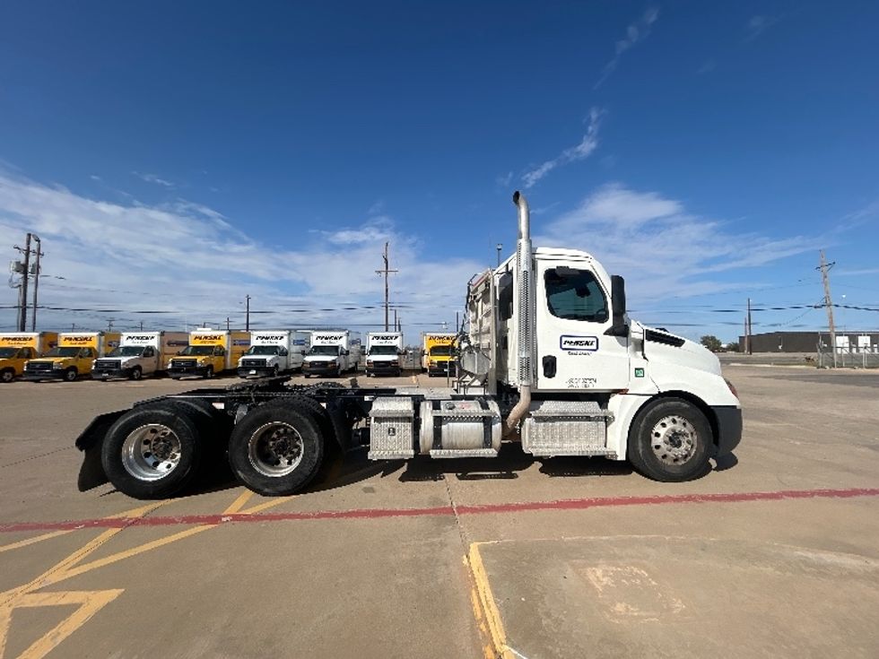 Day Cab Tractor-Heavy Duty Tractors-Freightliner-2024-T12664ST-Odessa-TX-86,696\n\t\tmiles-$ 120,000 - Image 8