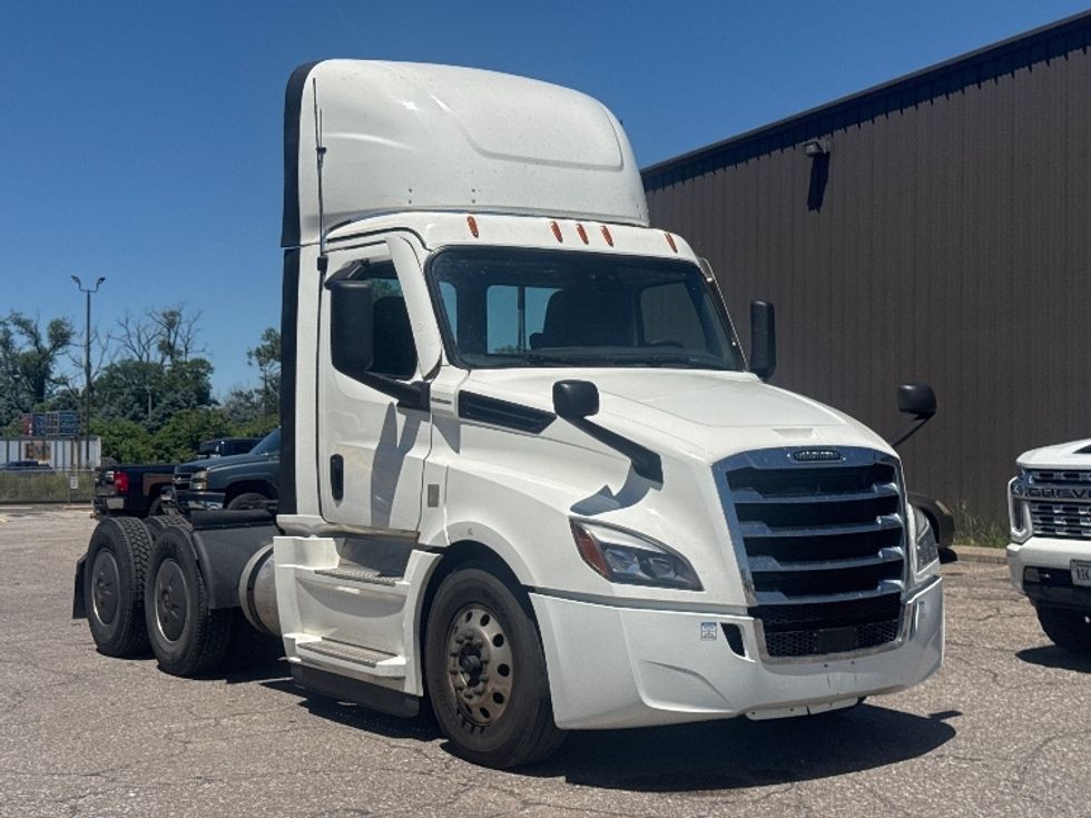 Day Cab Tractor-Heavy Duty Tractors-Freightliner-2024-T12664ST-Omaha-NE-715,945\n\t\tmiles-$ 51,250 - Image 1