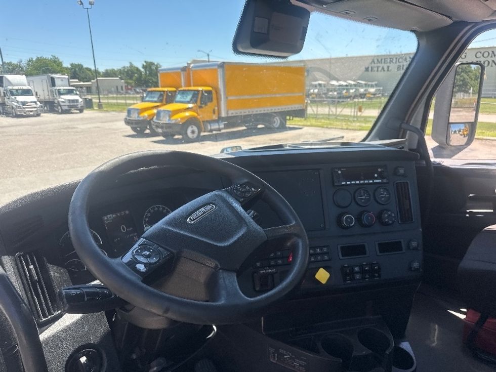 Day Cab Tractor-Heavy Duty Tractors-Freightliner-2024-T12664ST-Omaha-NE-715,945\n\t\tmiles-$ 51,250 - Image 10