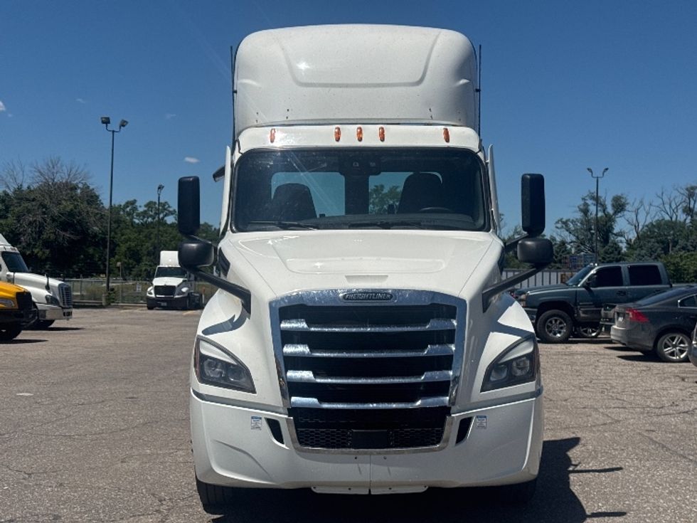 Day Cab Tractor-Heavy Duty Tractors-Freightliner-2024-T12664ST-Omaha-NE-715,945\n\t\tmiles-$ 51,250 - Image 2