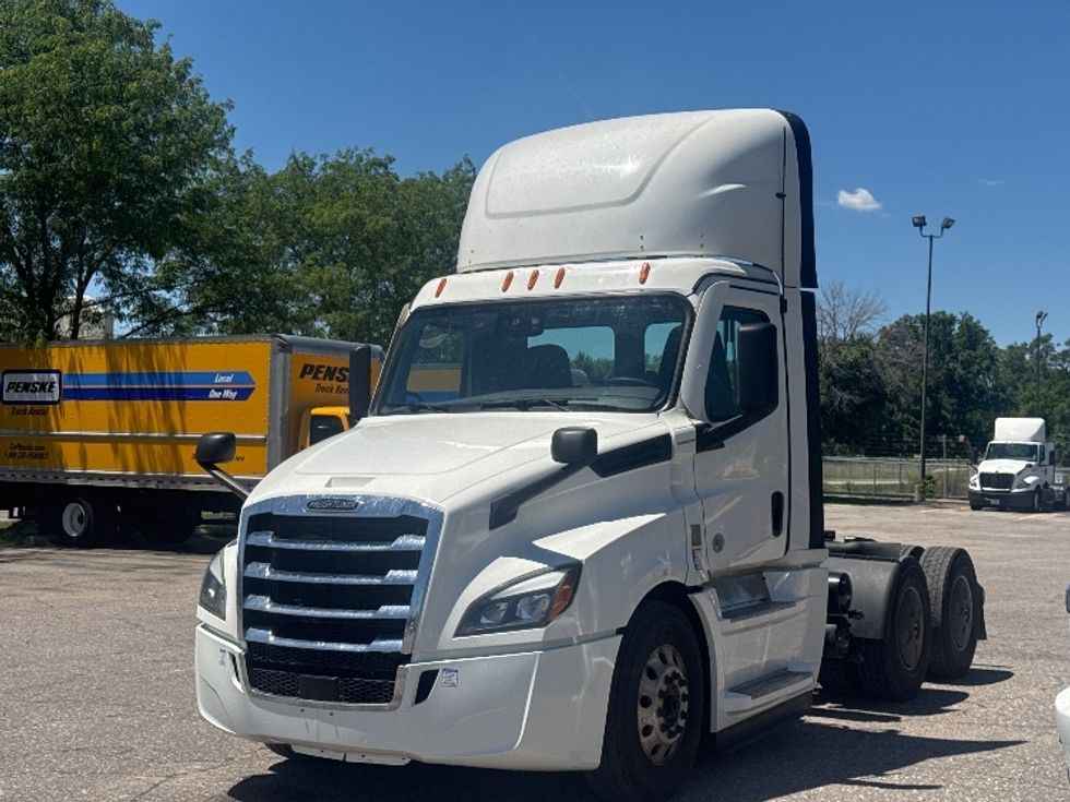 Day Cab Tractor-Heavy Duty Tractors-Freightliner-2024-T12664ST-Omaha-NE-715,945\n\t\tmiles-$ 51,250 - Image 3