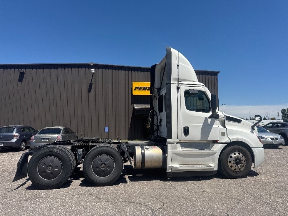 Day Cab Tractor-Heavy Duty Tractors-Freightliner-2024-T12664ST-Omaha-NE-715,945\n\t\tmiles-$ 51,250 - Image 8
