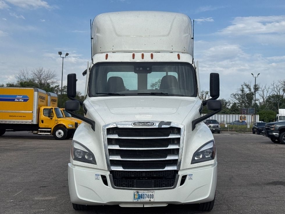 Day Cab Tractor-Heavy Duty Tractors-Freightliner-2024-T12664ST-Omaha-NE-735,915\n\t\tmiles-$ 48,750 - Image 2