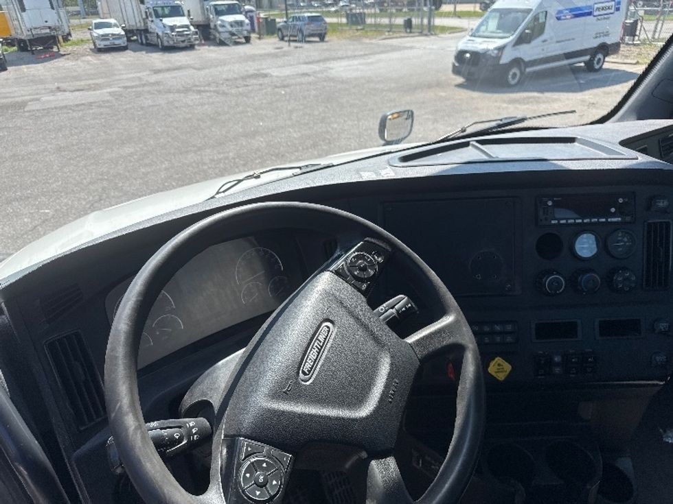 Day Cab Tractor-Heavy Duty Tractors-Freightliner-2024-T12664ST-Omaha-NE-743,303\n\t\tmiles-$ 41,750 - Image 11