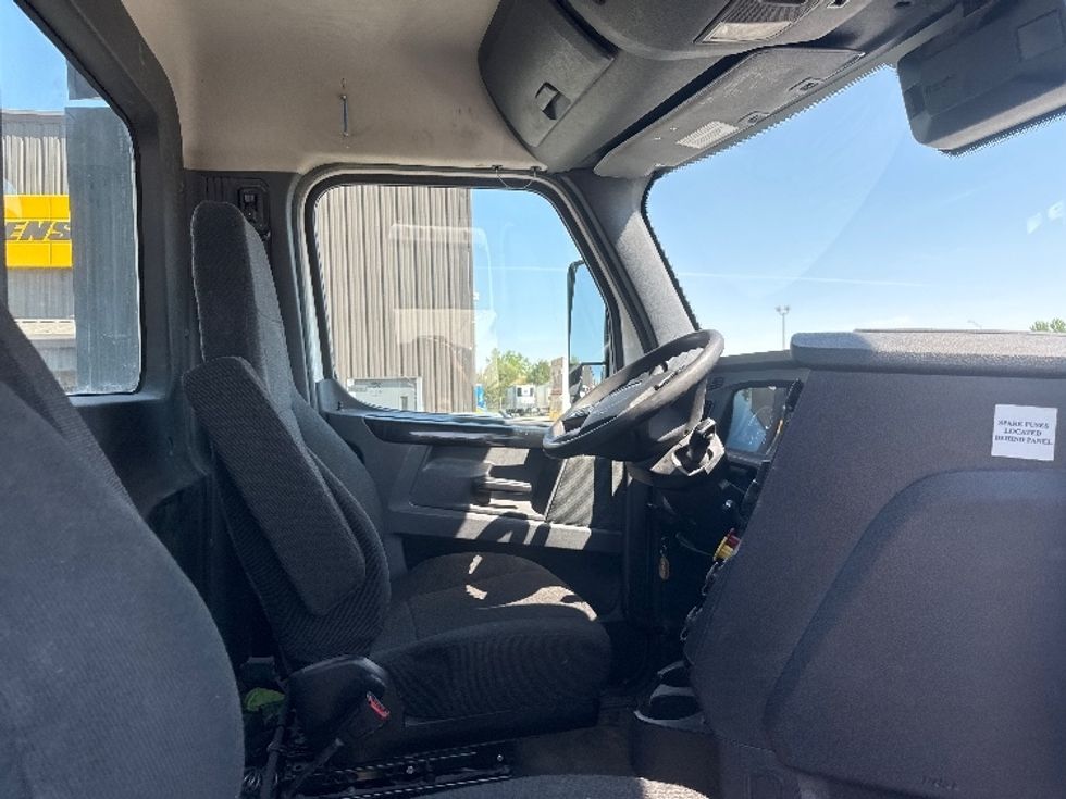 Day Cab Tractor-Heavy Duty Tractors-Freightliner-2024-T12664ST-Omaha-NE-743,303\n\t\tmiles-$ 41,750 - Image 14