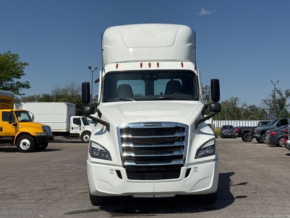 Day Cab Tractor-Heavy Duty Tractors-Freightliner-2024-T12664ST-Omaha-NE-743,303\n\t\tmiles-$ 41,750 - Image 2