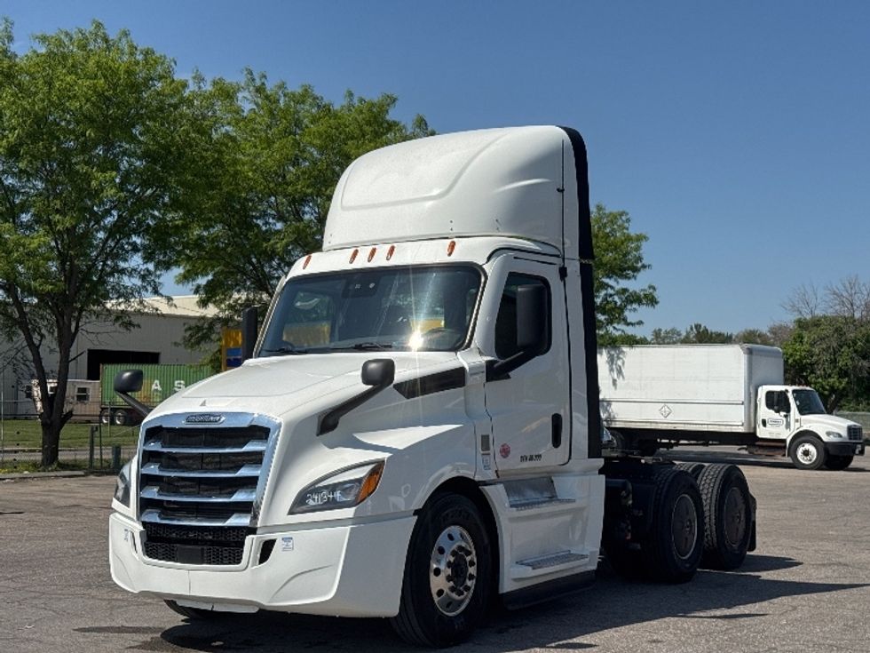 Day Cab Tractor-Heavy Duty Tractors-Freightliner-2024-T12664ST-Omaha-NE-743,303\n\t\tmiles-$ 41,750 - Image 3