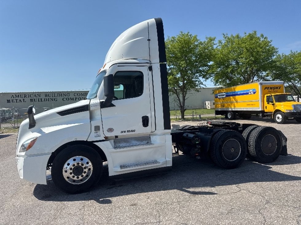 Day Cab Tractor-Heavy Duty Tractors-Freightliner-2024-T12664ST-Omaha-NE-743,303\n\t\tmiles-$ 41,750 - Image 4