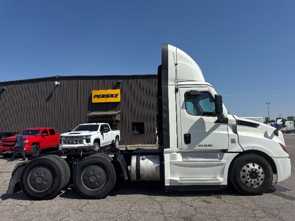 Day Cab Tractor-Heavy Duty Tractors-Freightliner-2024-T12664ST-Omaha-NE-743,303\n\t\tmiles-$ 41,750 - Image 8