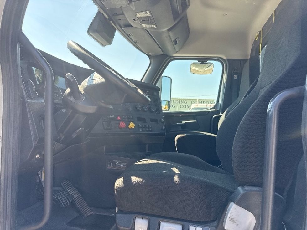 Day Cab Tractor-Heavy Duty Tractors-Freightliner-2024-T12664ST-Omaha-NE-743,303\n\t\tmiles-$ 41,750 - Image 9