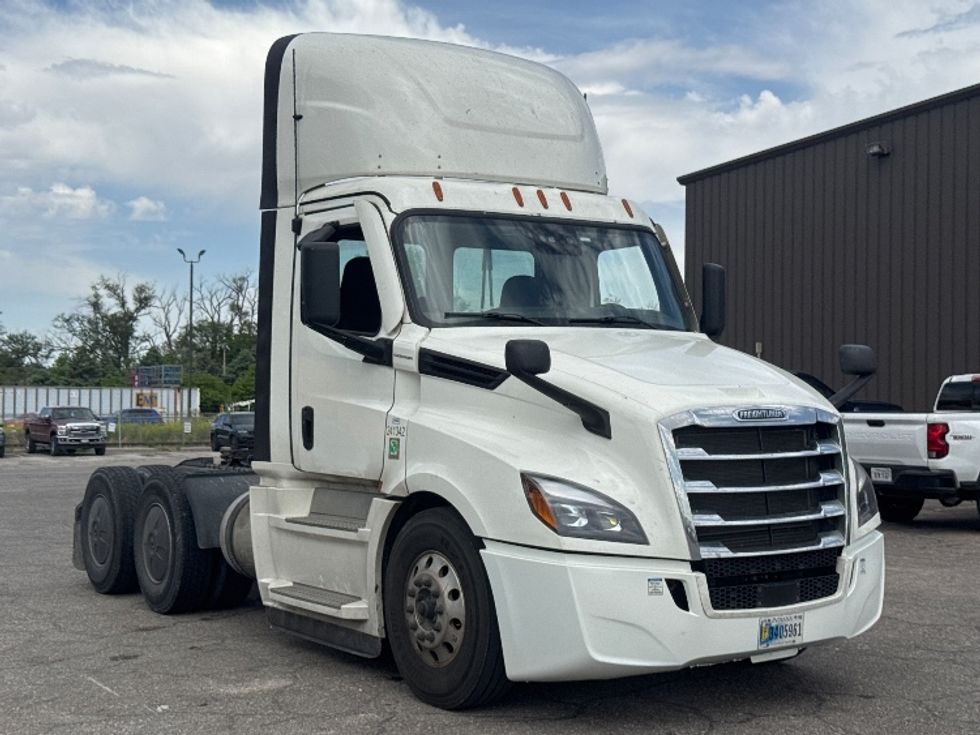 Day Cab Tractor-Heavy Duty Tractors-Freightliner-2024-T12664ST-Omaha-NE-767,736\n\t\tmiles-$ 46,000 - Image 1
