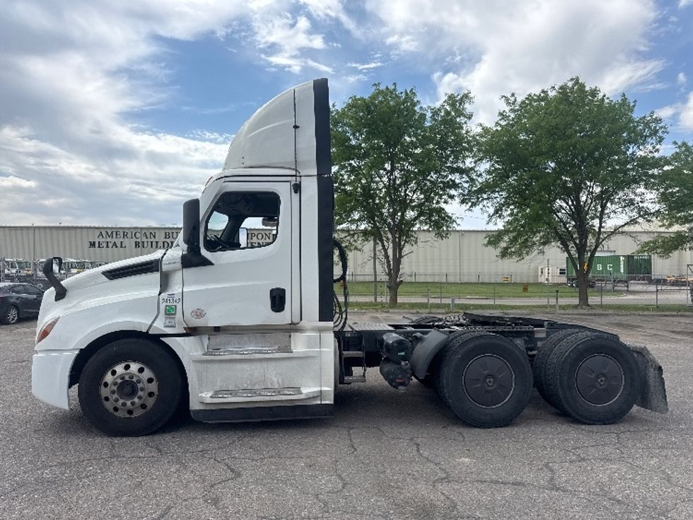 Day Cab Tractor-Heavy Duty Tractors-Freightliner-2024-T12664ST-Omaha-NE-767,736\n\t\tmiles-$ 46,000 - Image 4