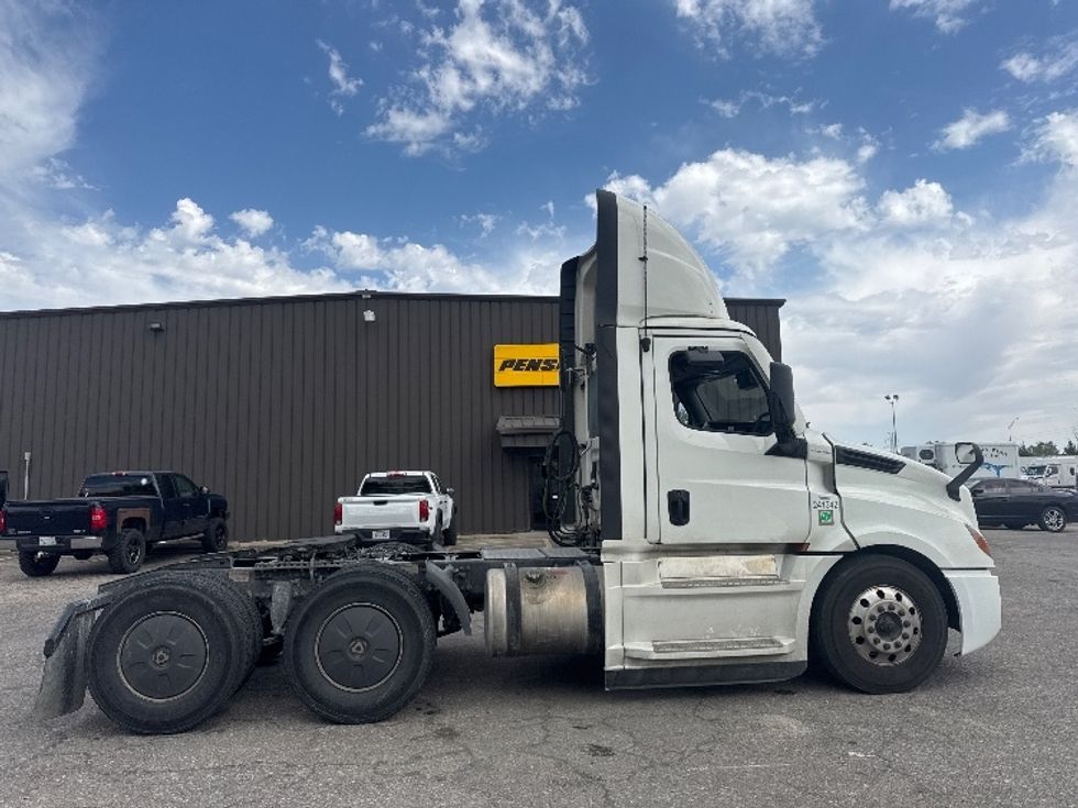 Day Cab Tractor-Heavy Duty Tractors-Freightliner-2024-T12664ST-Omaha-NE-767,736\n\t\tmiles-$ 46,000 - Image 8