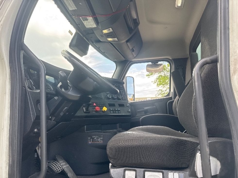 Day Cab Tractor-Heavy Duty Tractors-Freightliner-2024-T12664ST-Omaha-NE-767,736\n\t\tmiles-$ 46,000 - Image 9