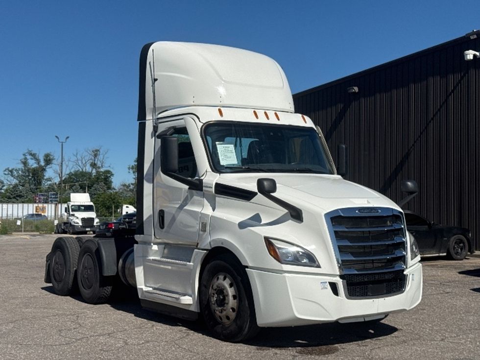 Day Cab Tractor-Heavy Duty Tractors-Freightliner-2024-T12664ST-Omaha-NE-795,150\n\t\tmiles-$ 46,000 - Image 1