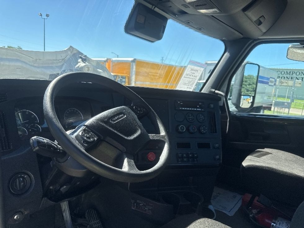 Day Cab Tractor-Heavy Duty Tractors-Freightliner-2024-T12664ST-Omaha-NE-795,150\n\t\tmiles-$ 46,000 - Image 10