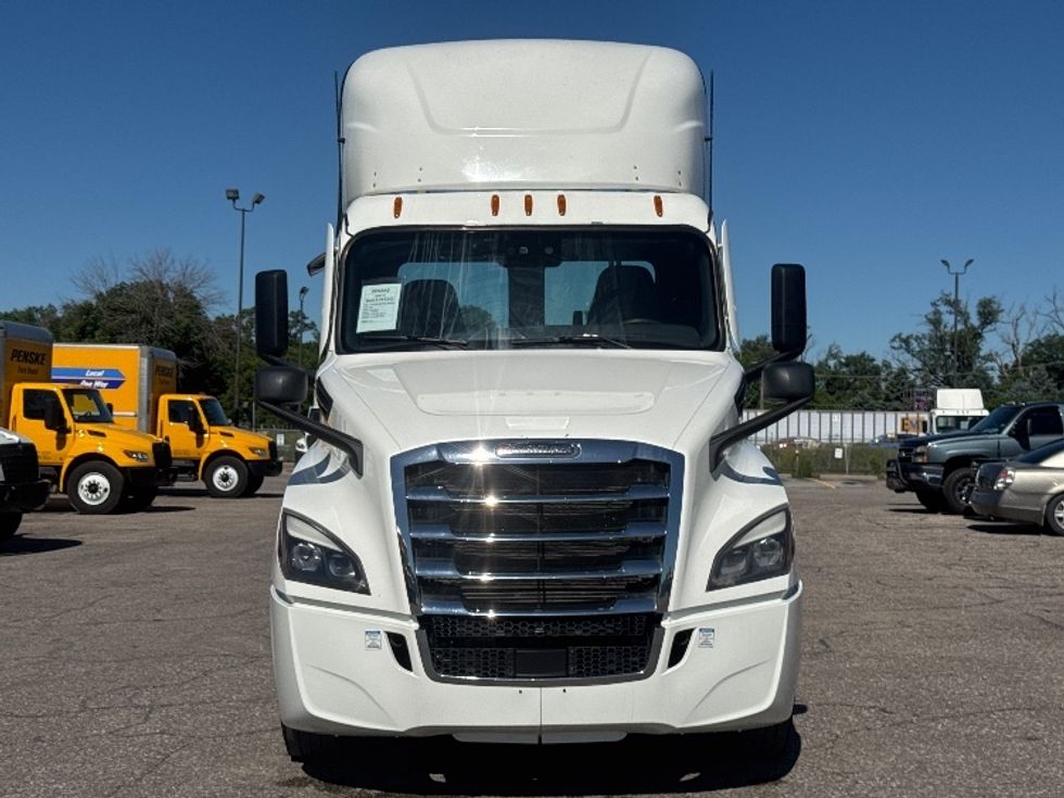 Day Cab Tractor-Heavy Duty Tractors-Freightliner-2024-T12664ST-Omaha-NE-795,150\n\t\tmiles-$ 46,000 - Image 2