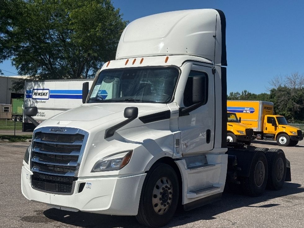 Day Cab Tractor-Heavy Duty Tractors-Freightliner-2024-T12664ST-Omaha-NE-795,150\n\t\tmiles-$ 46,000 - Image 3
