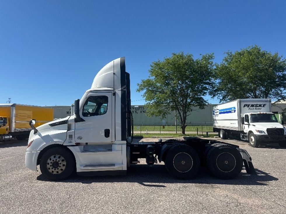 Day Cab Tractor-Heavy Duty Tractors-Freightliner-2024-T12664ST-Omaha-NE-795,150\n\t\tmiles-$ 46,000 - Image 4