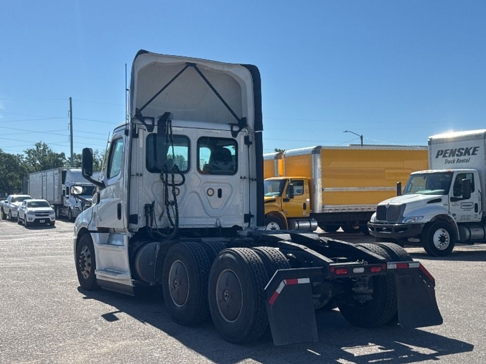 Day Cab Tractor-Heavy Duty Tractors-Freightliner-2024-T12664ST-Omaha-NE-795,150\n\t\tmiles-$ 46,000 - Image 5