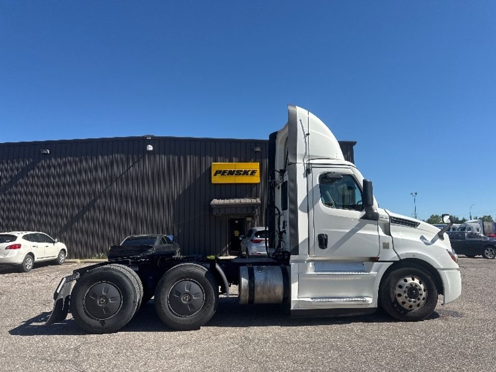 Day Cab Tractor-Heavy Duty Tractors-Freightliner-2024-T12664ST-Omaha-NE-795,150\n\t\tmiles-$ 46,000 - Image 8