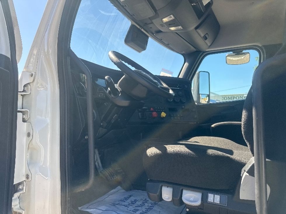 Day Cab Tractor-Heavy Duty Tractors-Freightliner-2024-T12664ST-Omaha-NE-795,150\n\t\tmiles-$ 46,000 - Image 9