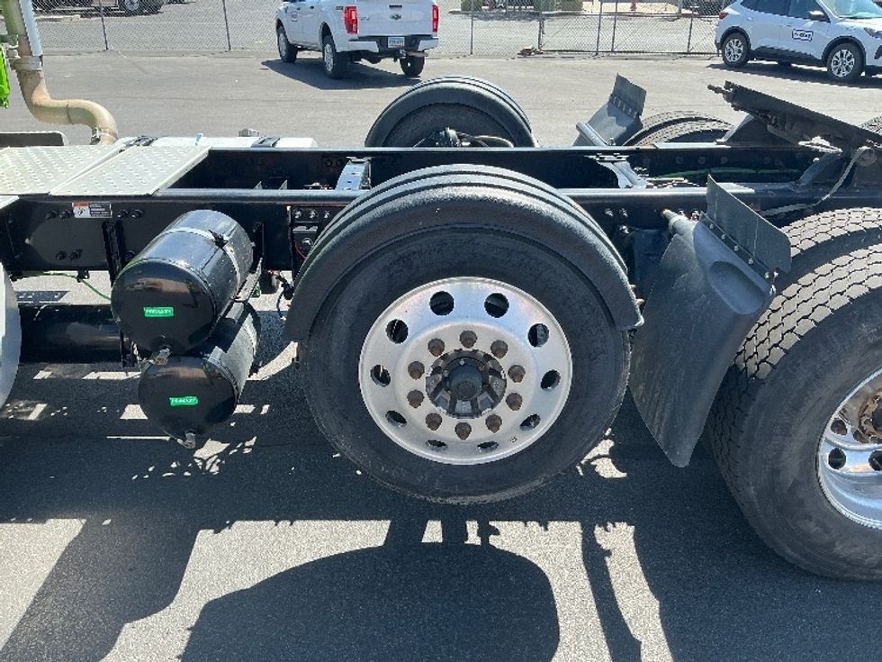 Day Cab Tractor-Heavy Duty Tractors-Freightliner-2024-T12684ST-Dallas-TX-303,957\n\t\tmiles-$ 107,750 - Image 17
