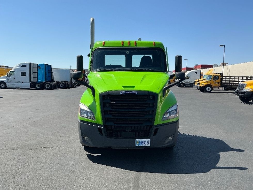Day Cab Tractor-Heavy Duty Tractors-Freightliner-2024-T12684ST-Dallas-TX-303,957\n\t\tmiles-$ 107,750 - Image 2