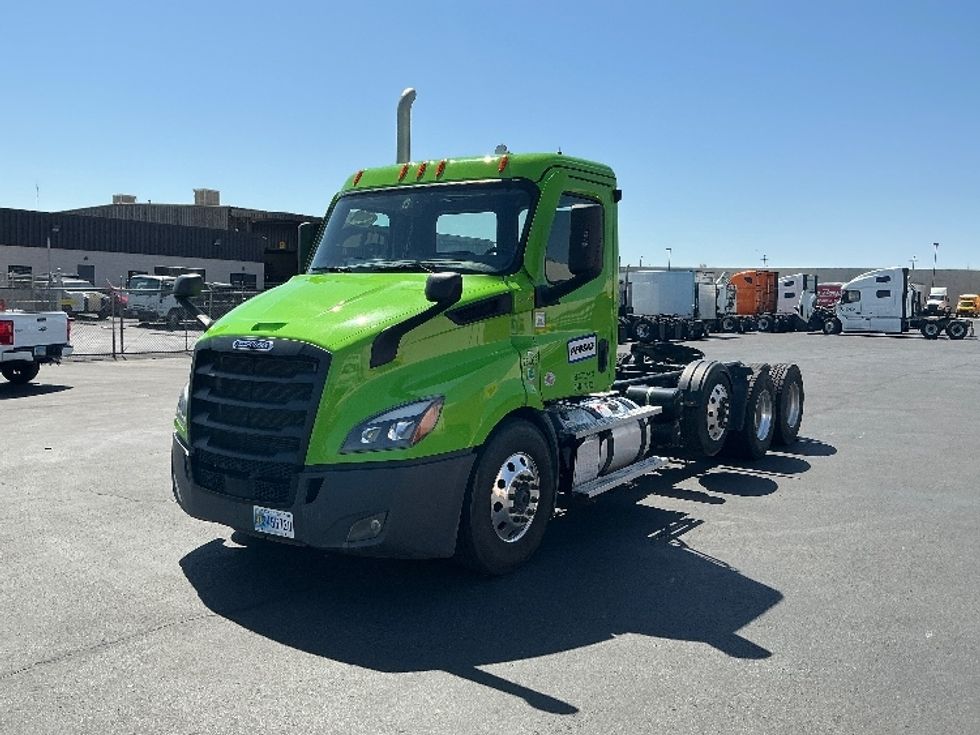 Day Cab Tractor-Heavy Duty Tractors-Freightliner-2024-T12684ST-Dallas-TX-303,957\n\t\tmiles-$ 107,750 - Image 3