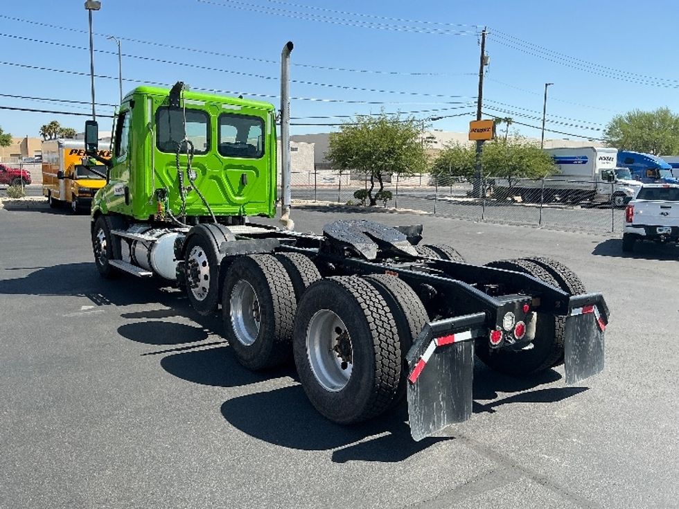 Day Cab Tractor-Heavy Duty Tractors-Freightliner-2024-T12684ST-Dallas-TX-303,957\n\t\tmiles-$ 107,750 - Image 5