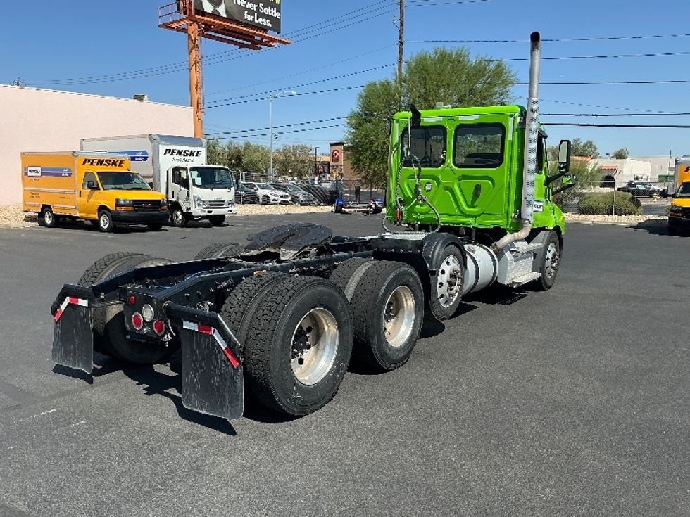 Day Cab Tractor-Heavy Duty Tractors-Freightliner-2024-T12684ST-Dallas-TX-303,957\n\t\tmiles-$ 107,750 - Image 7
