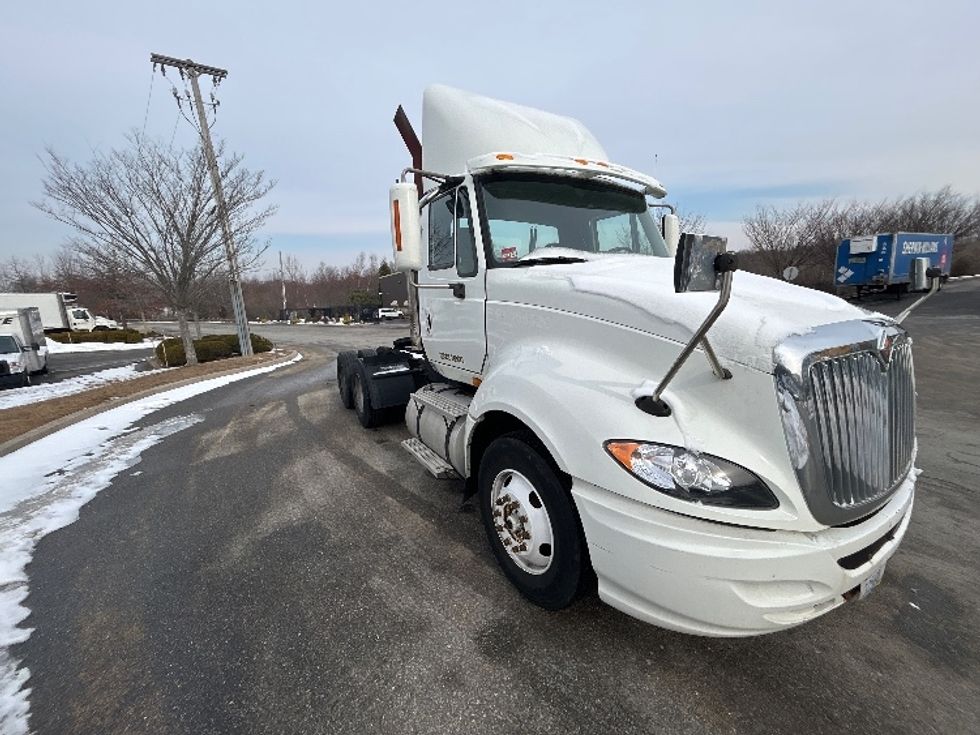 Day Cab Tractor-Heavy Duty Tractors-International-2011-ProStar-Fitchburg-MA-564,242\n\t\tmiles-$ 13,000 - Image 1