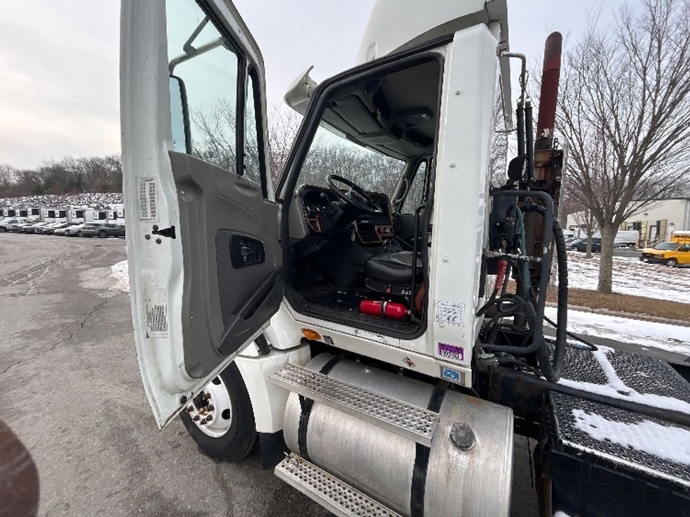 Day Cab Tractor-Heavy Duty Tractors-International-2011-ProStar-Fitchburg-MA-564,242\n\t\tmiles-$ 13,000 - Image 10