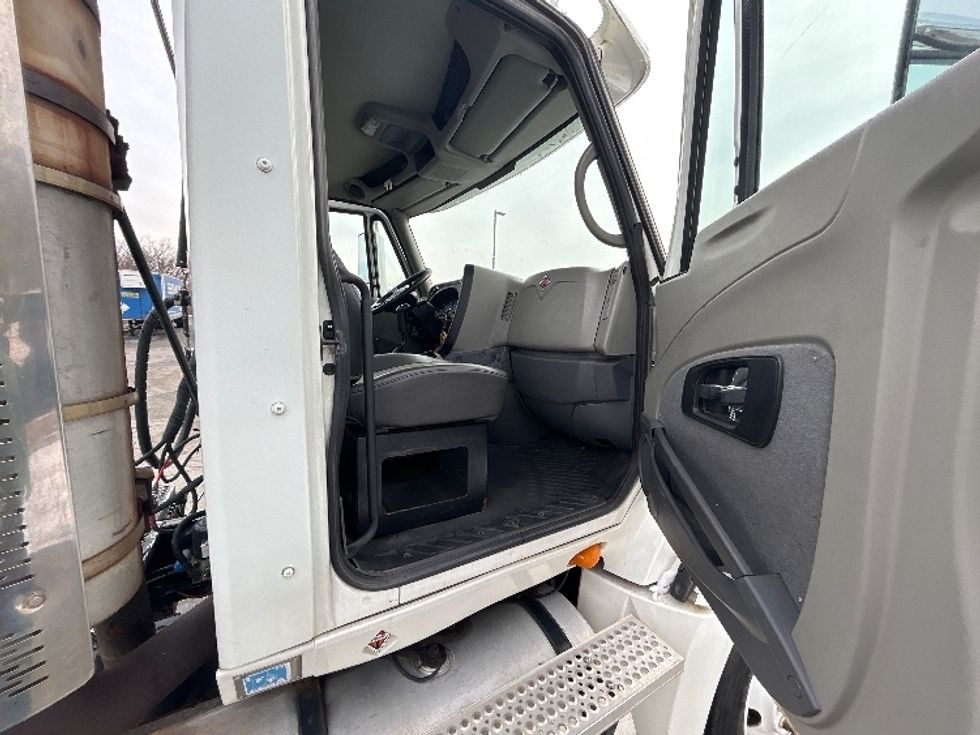 Day Cab Tractor-Heavy Duty Tractors-International-2011-ProStar-Fitchburg-MA-564,242\n\t\tmiles-$ 13,000 - Image 12