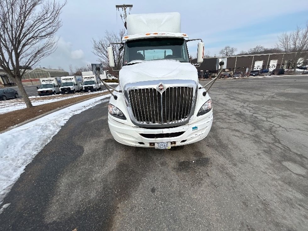 Day Cab Tractor-Heavy Duty Tractors-International-2011-ProStar-Fitchburg-MA-564,242\n\t\tmiles-$ 13,000 - Image 2