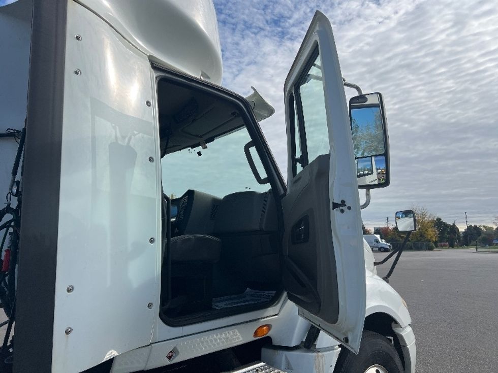 Day Cab Tractor-Heavy Duty Tractors-International-2014-ProStar-Brampton-ON-466,822\n\t\tkm-$ 18,000 - Image 12