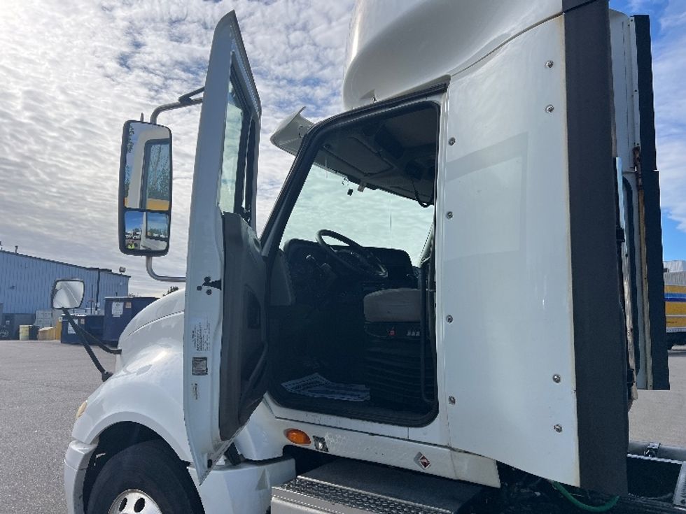 Day Cab Tractor-Heavy Duty Tractors-International-2014-ProStar-Brampton-ON-466,822\n\t\tkm-$ 18,000 - Image 9