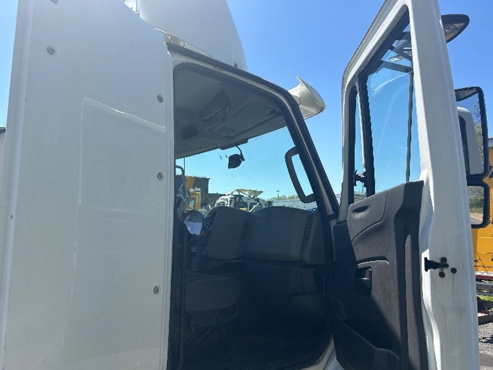 Day Cab Tractor-Heavy Duty Tractors-International-2017-8600-Albany-NY-579,768\n\t\tmiles-$ 17,250 - Image 12