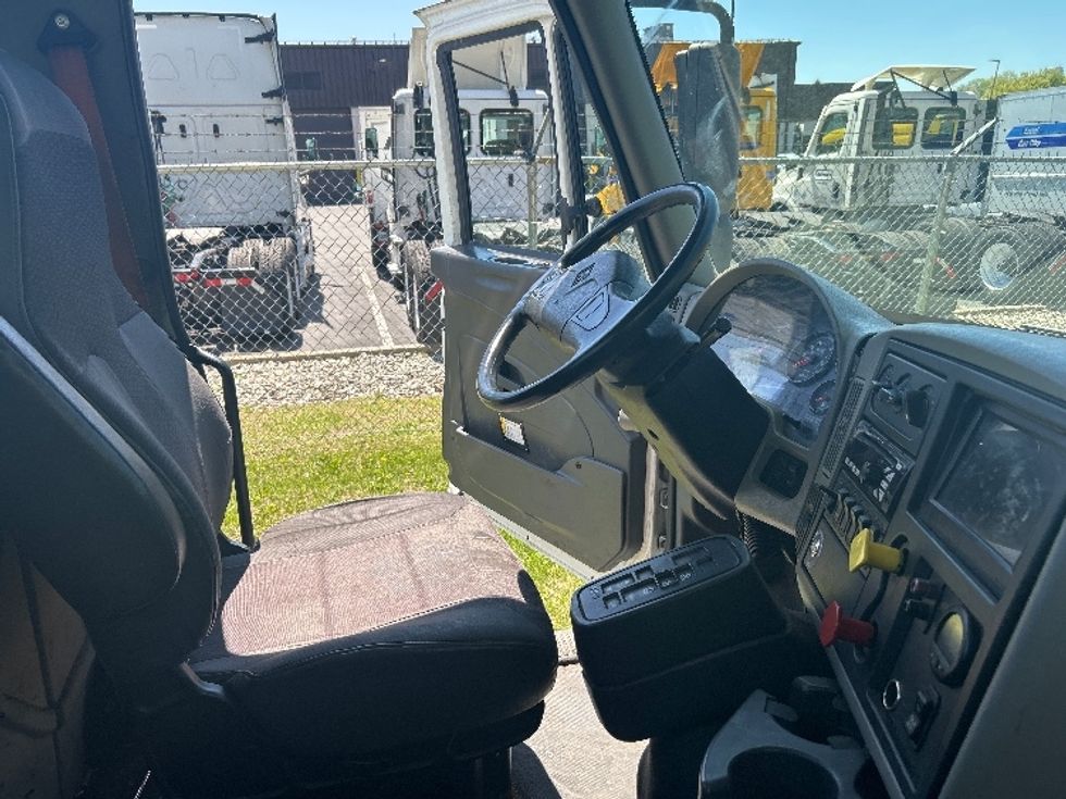 Day Cab Tractor-Heavy Duty Tractors-International-2017-8600-Albany-NY-579,768\n\t\tmiles-$ 17,250 - Image 14
