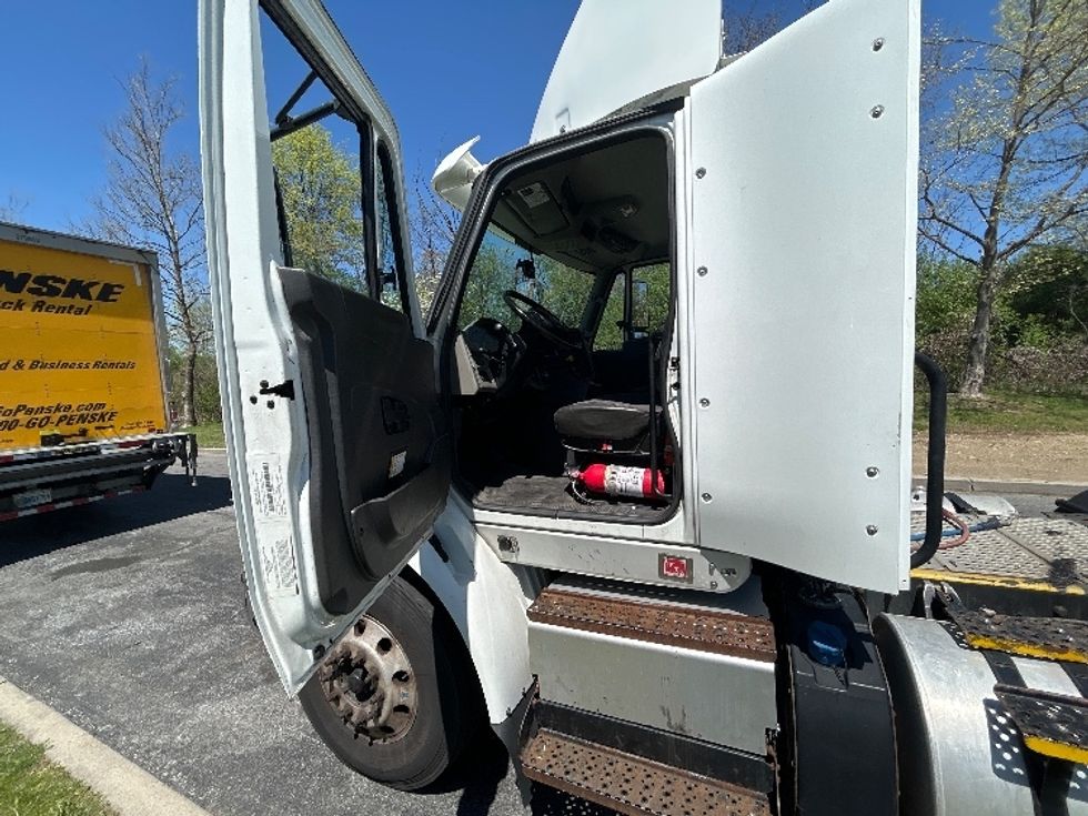 Day Cab Tractor-Heavy Duty Tractors-International-2017-8600-Albany-NY-579,768\n\t\tmiles-$ 17,250 - Image 9