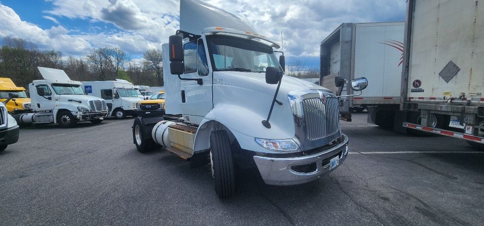 Day Cab Tractor-Heavy Duty Tractors-International-2017-8600-Montgomery-NY-246,311\n\t\tmiles-$ 23,750 - Image 1