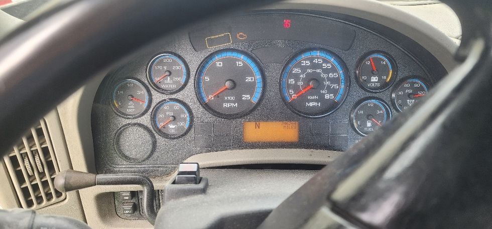 Day Cab Tractor-Heavy Duty Tractors-International-2017-8600-Montgomery-NY-246,311\n\t\tmiles-$ 23,750 - Image 11