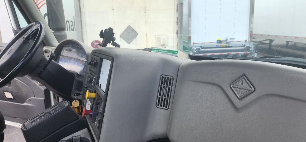 Day Cab Tractor-Heavy Duty Tractors-International-2017-8600-Montgomery-NY-246,311\n\t\tmiles-$ 23,750 - Image 13