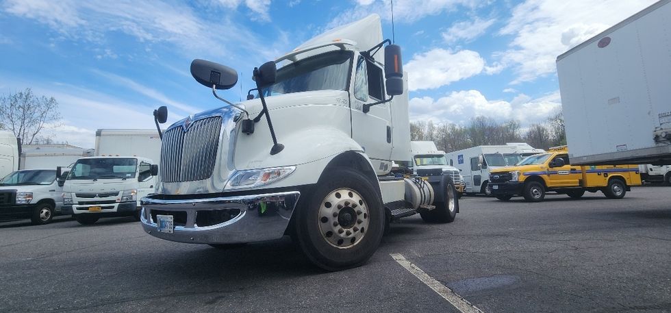 Day Cab Tractor-Heavy Duty Tractors-International-2017-8600-Montgomery-NY-246,311\n\t\tmiles-$ 23,750 - Image 3