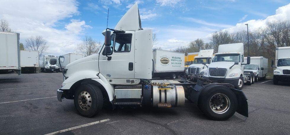 Day Cab Tractor-Heavy Duty Tractors-International-2017-8600-Montgomery-NY-246,311\n\t\tmiles-$ 23,750 - Image 4