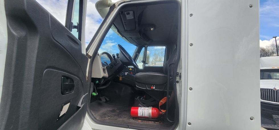 Day Cab Tractor-Heavy Duty Tractors-International-2017-8600-Montgomery-NY-246,311\n\t\tmiles-$ 23,750 - Image 9